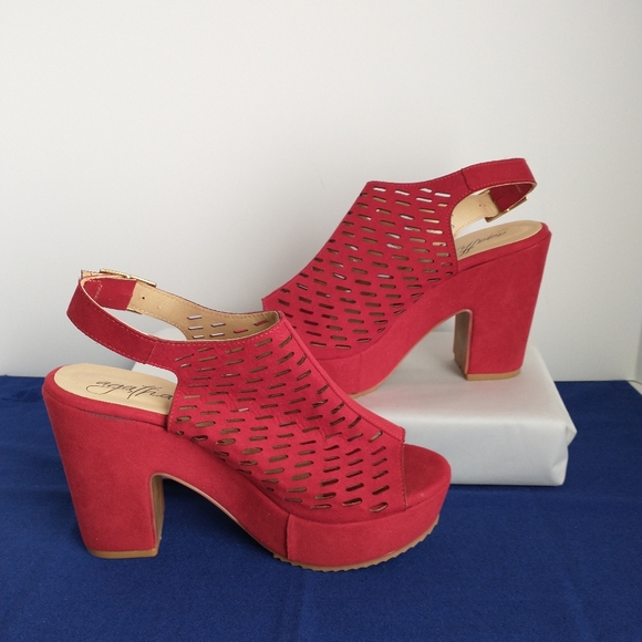 Heels Red Sandals Platform & Belt closure NEW - Picture 1 of 6
